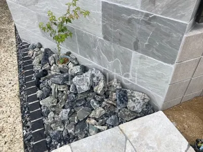 ロックガーデン 栗石敷き