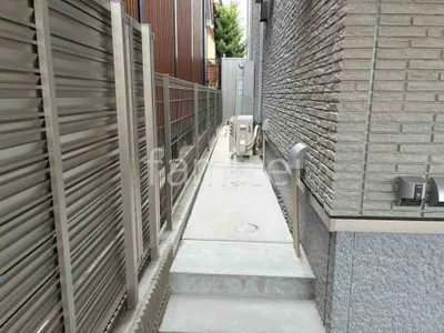 境界フェンス塀 YKKAP イーネット3F 型犬走り 土間コンクリート