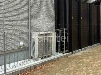 境界フェンス塀 YKKAP イーネット3F 型犬走り 土間コンクリート
