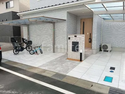 玄関アプローチ 床タイル貼り アイコットリョーワ ルイーダ