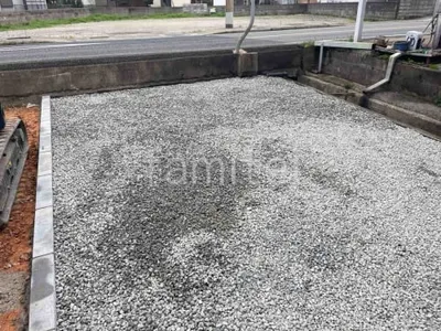 防犯砂利敷き バラス砕石 防草シート加工