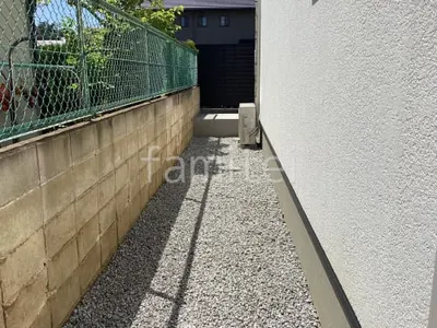 犬走り 防犯砂利敷き バラス砕石 防草シート加工