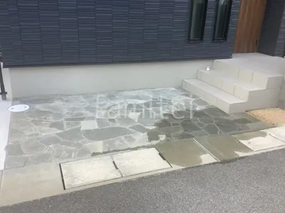 玄関アプローチ 床石貼り 乱形石 石英岩
