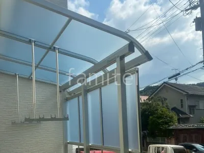 １階テラス屋根 （雨除け） YKKAP ソラリアR アール屋根 スタンダード 壁付