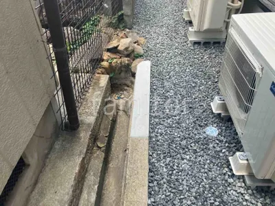 犬走り 防犯砂利敷き バラス砕石 防草シート加工