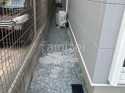 犬走り 防犯砂利敷き バラス砕石 防草シート加工