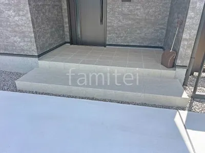 玄関アプローチ階段 床タイル貼り LIXIL グレイスランド