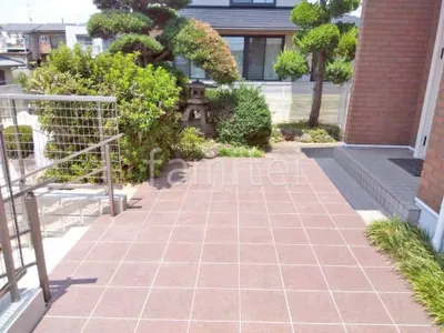 玄関アプローチ 床タイル貼り LIXIL グレイスランド