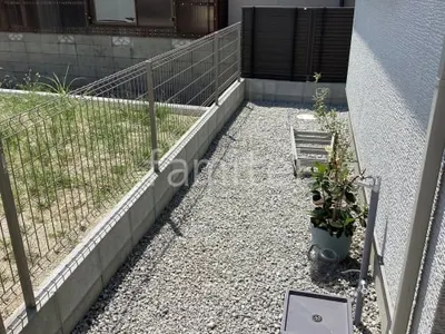 犬走り 防犯砂利敷き バラス砕石 防草シート加工