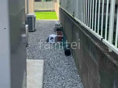 犬走り 防犯砂利敷き バラス砕石 防草シート加工