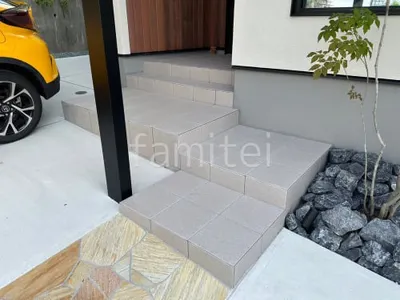 玄関アプローチ階段 床タイル貼り LIXIL グレイスランド