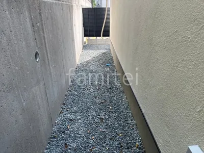 犬走り 防犯砂利敷き バラス砕石 防草シート加工