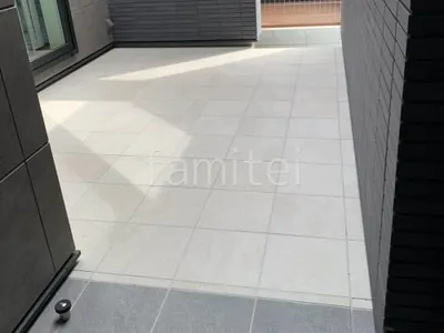タイルデッキ 壁2面  LIXIL ピエトラクォーツ ストーン調