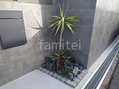 シンボルツリー 植栽 ピンコロ石花壇