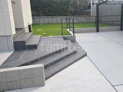 玄関ポーチ 床タイル貼り リビエラ エイロック アントラチッテ