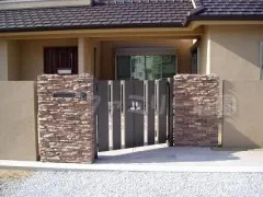 洋風　門扉