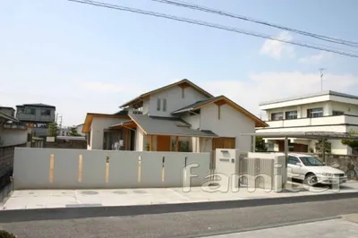 セミクローズ外構 スリット塀