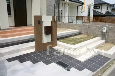 アプローチ石タイル貼