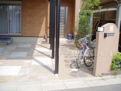 アプローチリフォーム工事　芝生撤去施工後