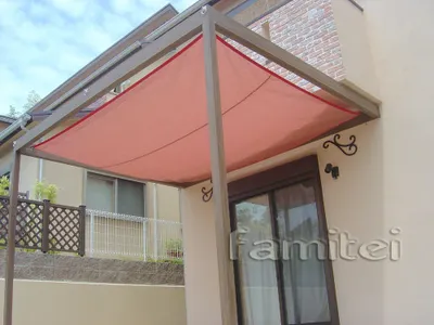 カーテンで日差しをカット