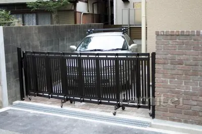 車庫ガレージ　伸縮門扉