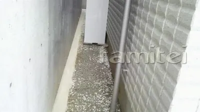 防草シートとバラス(砕石)