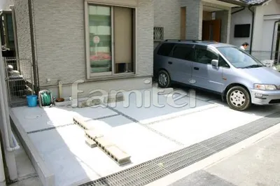 オープン外構　駐車場床デザイン　草目地