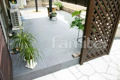 タイルデッキ　　乱形石貼り