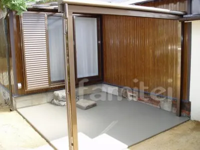 ベランダ屋根　TOEX　サンクテラス(スピーネ)1F　土間コンクリート