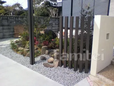 和風坪庭　木製スリット