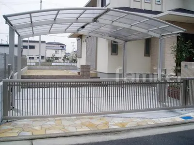 カーポート　プライスポート2台　跳ね上げ門扉　TOEXワイドオーバードア2