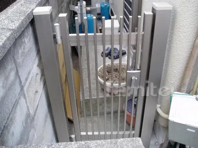 【勝手口門扉】(TOEX)ハイ千峰