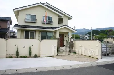 ラグジュアリー　新築外構