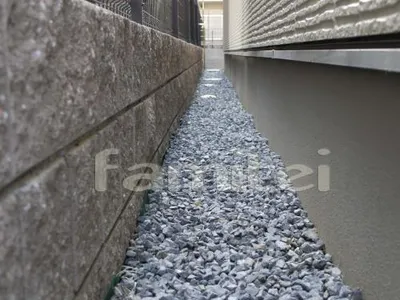 犬走り　防犯砂利