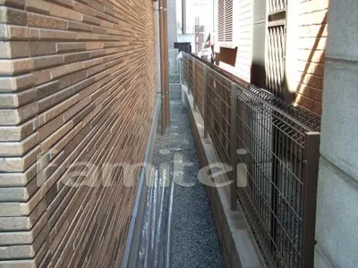 犬走り バラス防犯砂利