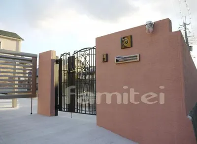 門まわり 塗り壁門柱　四国化成ニュー美ブロ　/　門扉TOEXプリレオR3　　郵便ポスト