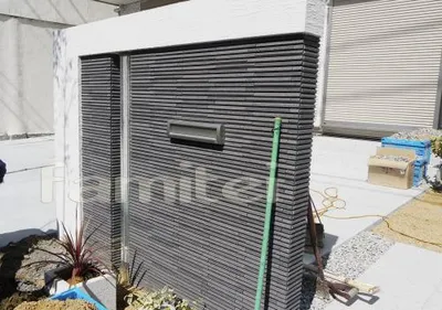 細割ボーダータイル門柱　　郵便ポスト