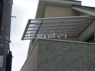 ベランダ屋根　YKKヴェクターテラス2階　物干