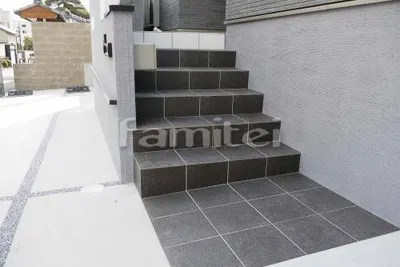 タイルアプローチ階段　INAXグレイスランド