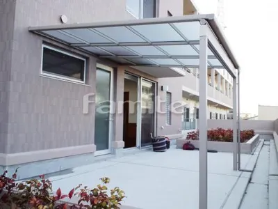 大型ファインテラス屋根 マンション2階