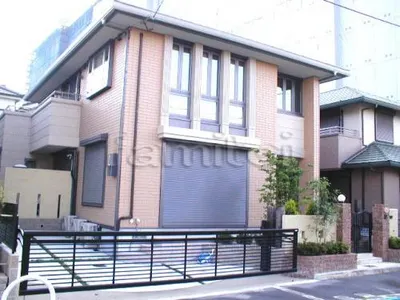 跳ね上げ門扉　TOEX電動ワイドオーバードアNA型