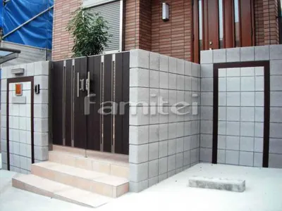 アルミ門扉 LIXIL TOEXライフモダンSA 　/　デザイン化粧ブロック門柱 テクスチャープレート ドゥーロック