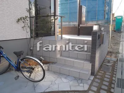 アプローチホワイト乱形石 階段タイル貼