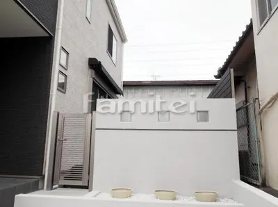 勝手口門扉 LIXIL プリレオR1　ガラスブロック塗装塀