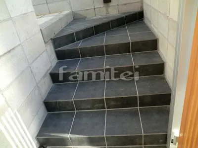 アプローチ階段 床タイル貼り