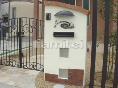 南欧風塗り壁門柱 ガラスブロック アンティークレンガ