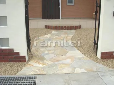 アプローチ 床石貼り 乱形石 石英岩