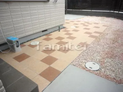 お庭 床タイル貼り グレイスランド300角 INAX