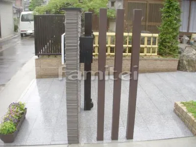 アプローチ 床ミカゲ板石貼り デザイン角柱 木製調アルミ角材 プランパーツ