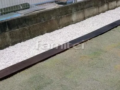 枕木土留め サンゴ砂利敷き